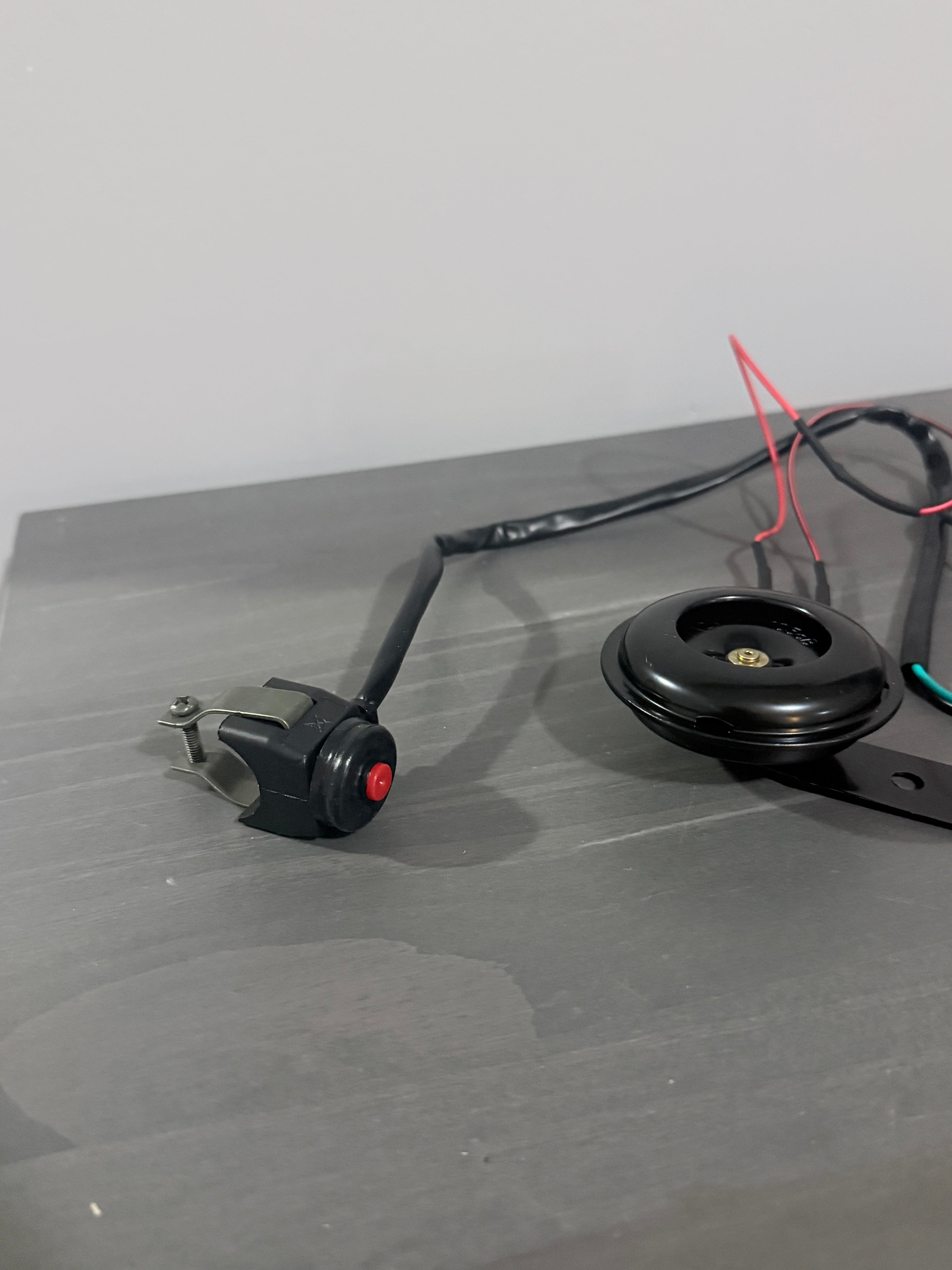 105dB Battery-Powered Horn