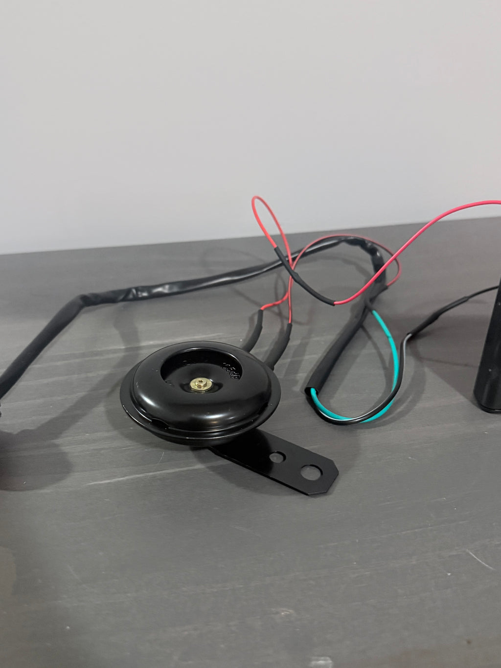 105dB Battery-Powered Horn