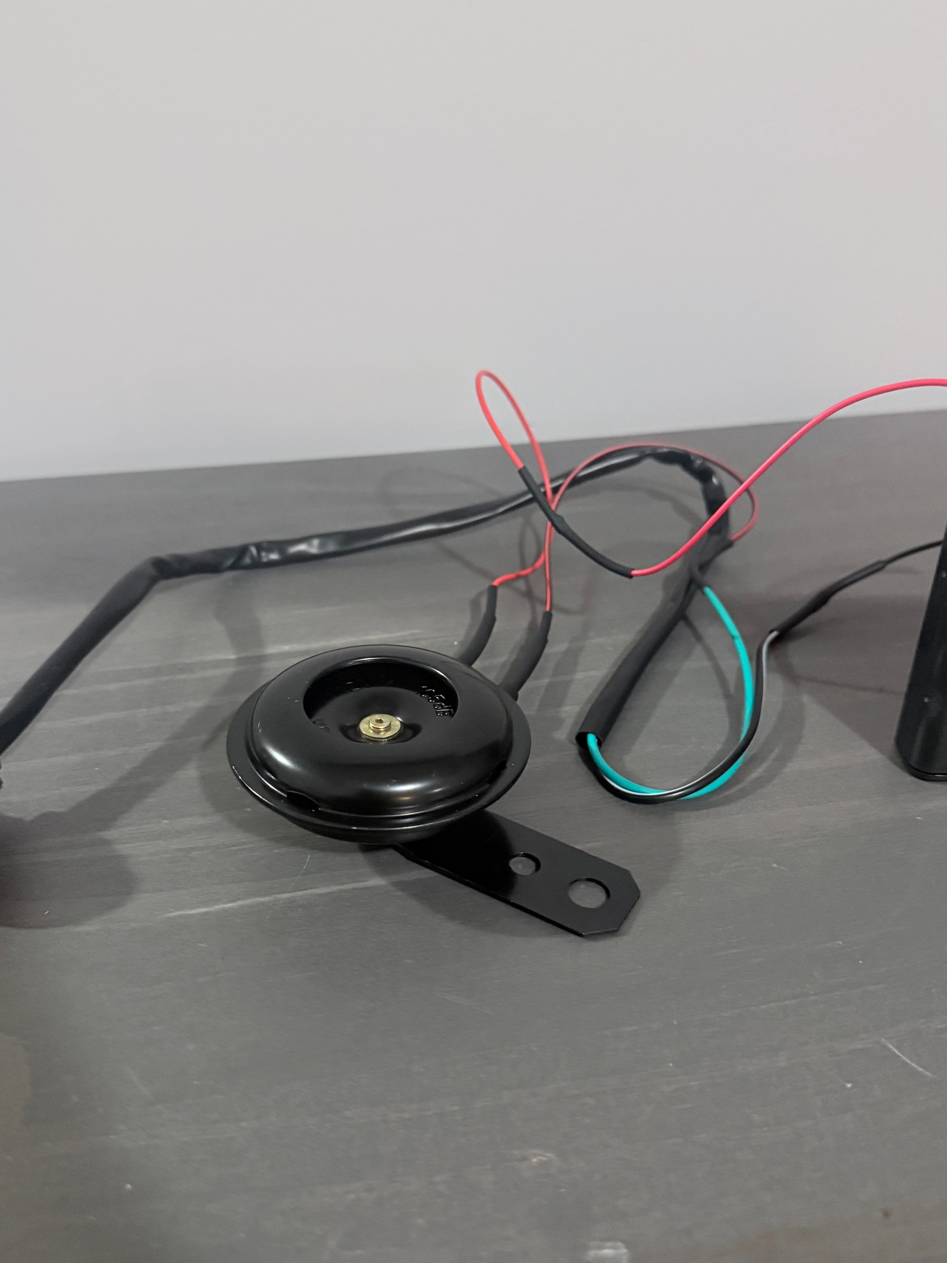 105dB Battery-Powered Horn