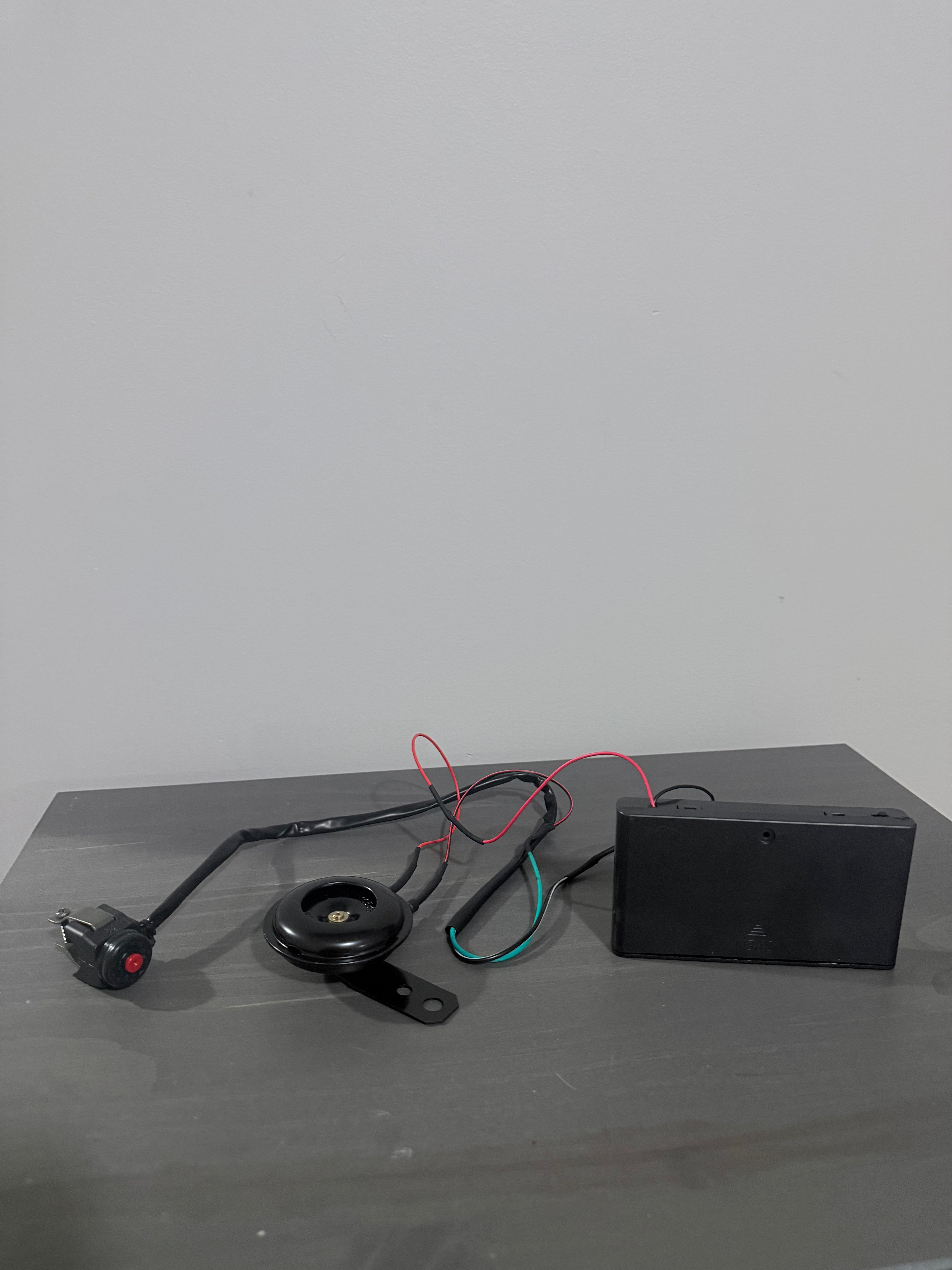 105dB Battery-Powered Horn