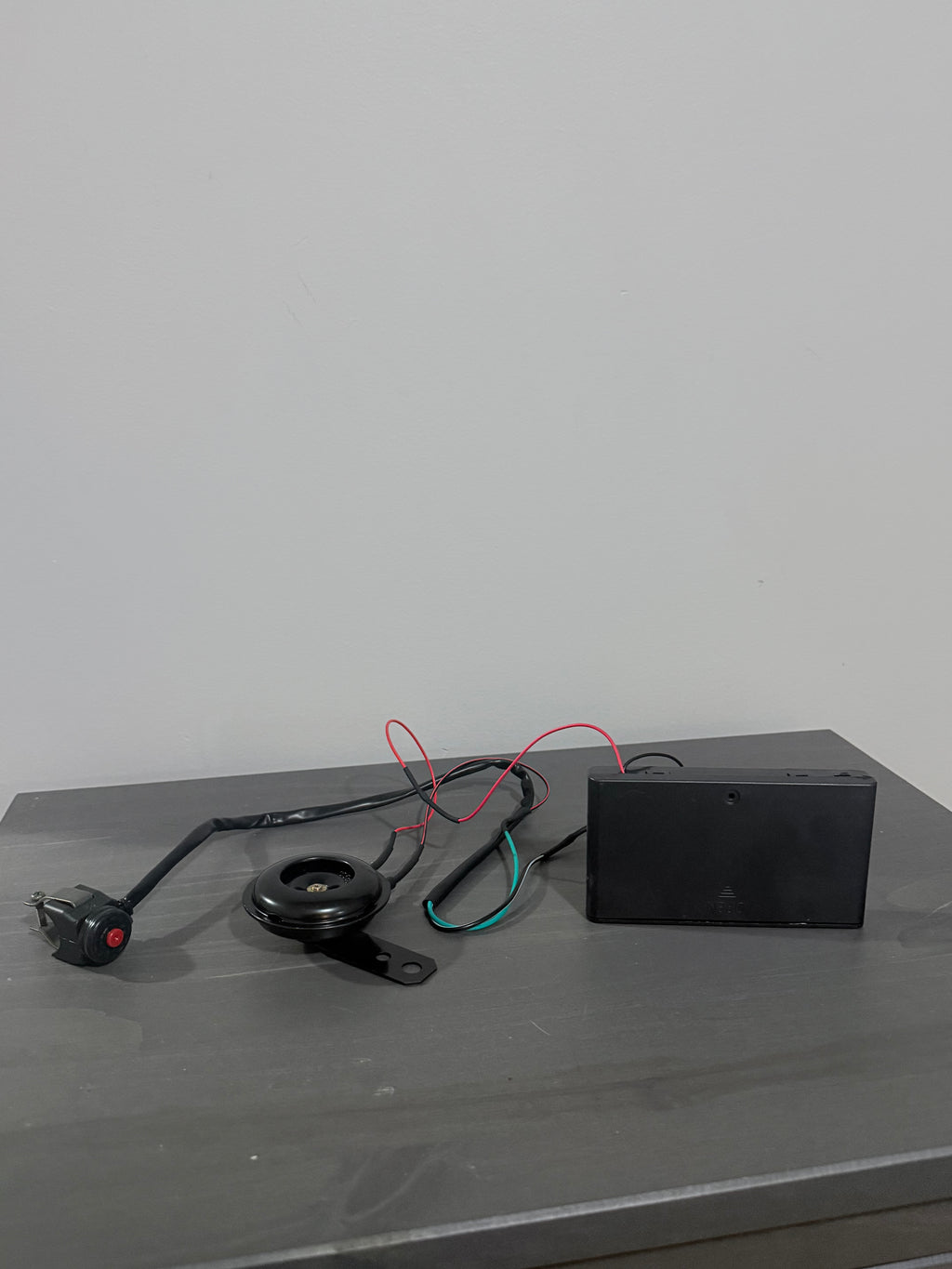 105dB Battery-Powered Horn